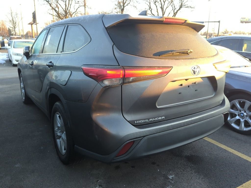 Used 2022 Toyota Highlander LE image 4