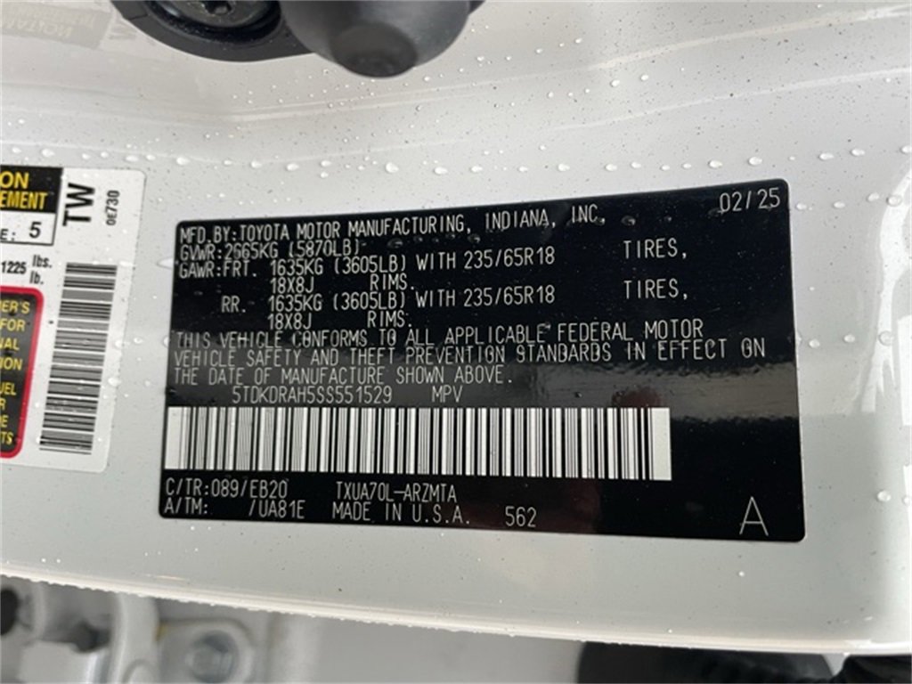 Used 2025 Toyota Highlander XLE image 36