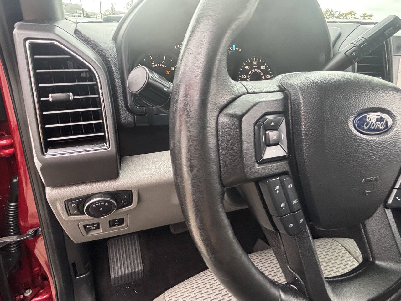 Used 2019 Ford F150 XLT w/ Equipment Group 302A Luxury AWD/4WD image 32