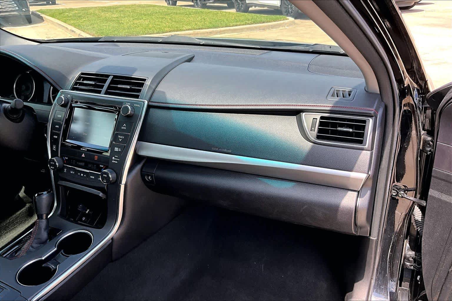 Used 2017 Toyota Camry XSE w/ Moonroof Package FWD image 19