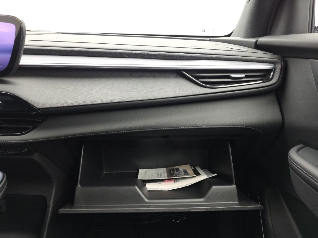 Certified 2025 Buick Enclave Sport Touring w/ Power Package AWD/4WD image 45