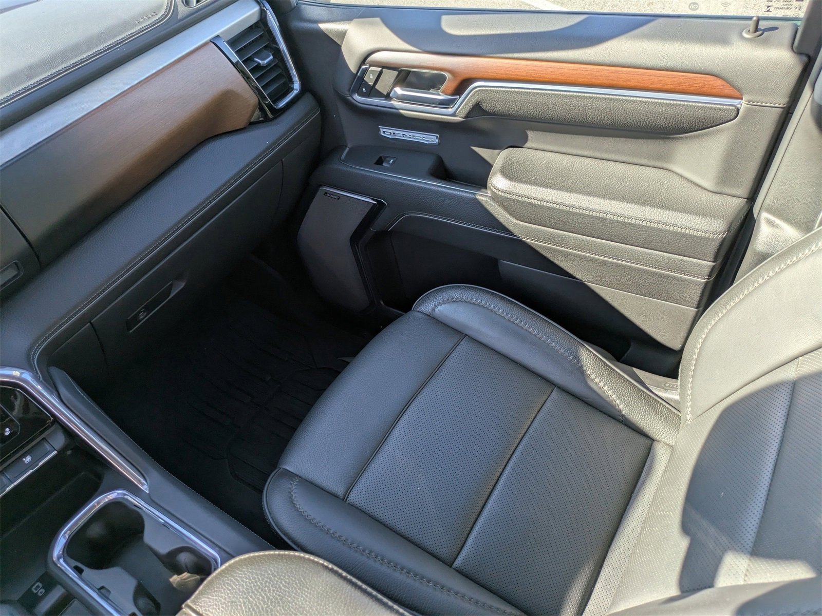 Used 2024 GMC Sierra 1500 Denali w/ Denali Reserve Package image 18