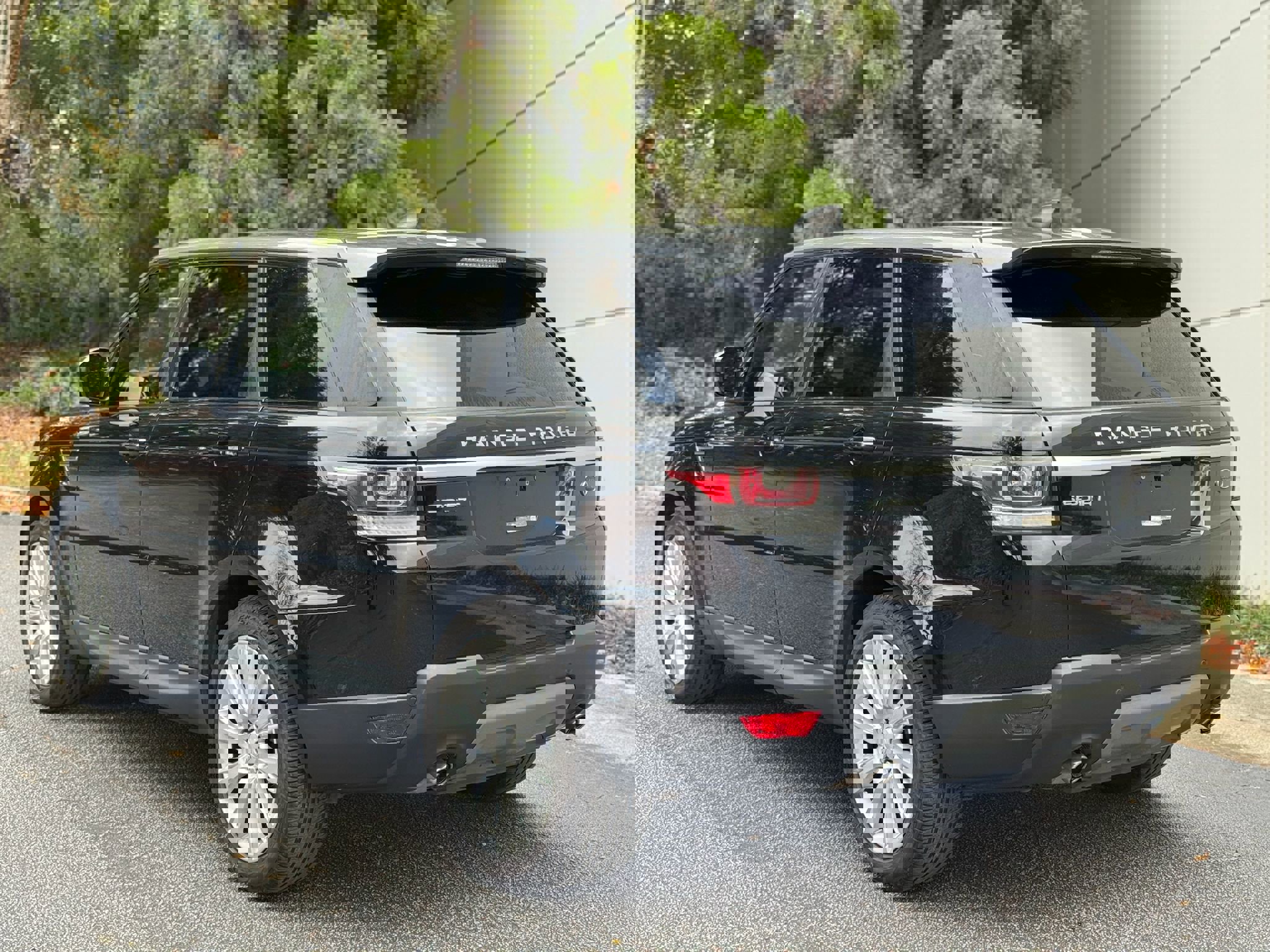 Used 2017 Land Rover Range Rover Sport SE image 16