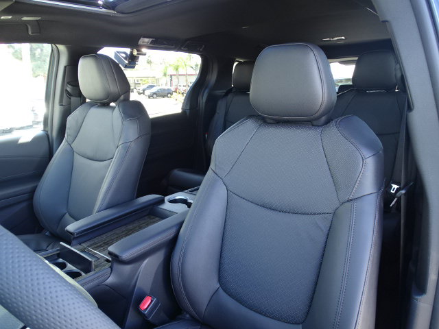 New 2026 Toyota Sienna Platinum AWD/4WD image 11