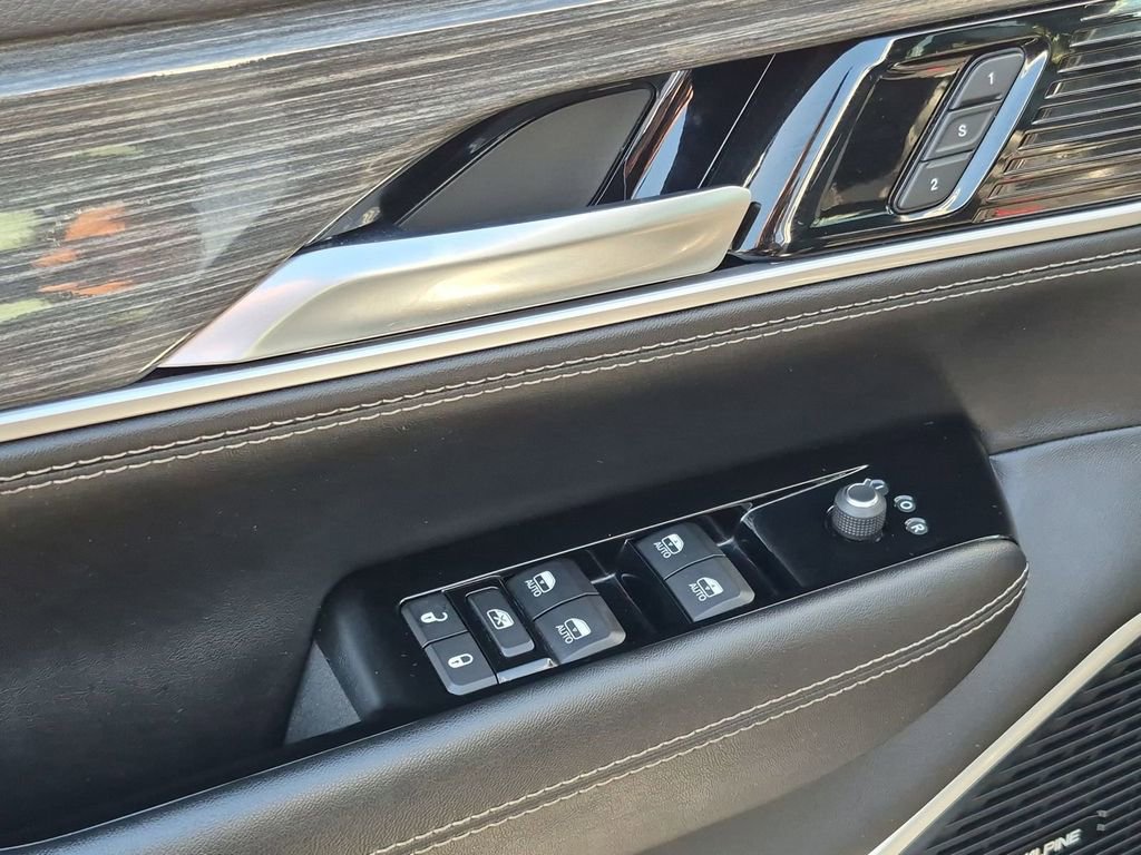 Used 2022 Jeep Wagoneer Series III w/ Flexible Seating Group AWD/4WD image 15
