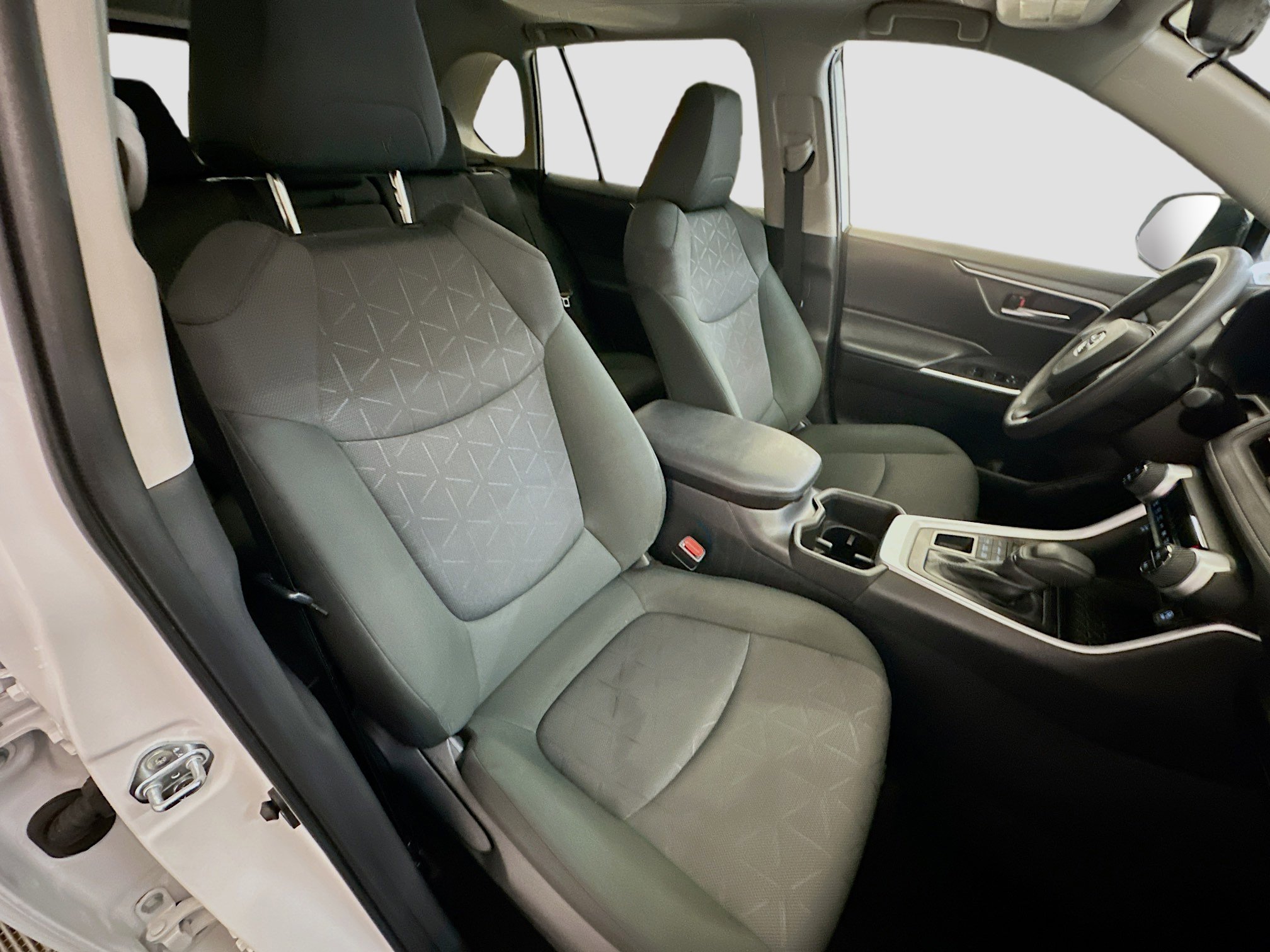 Used 2025 Toyota RAV4 XLE image 34