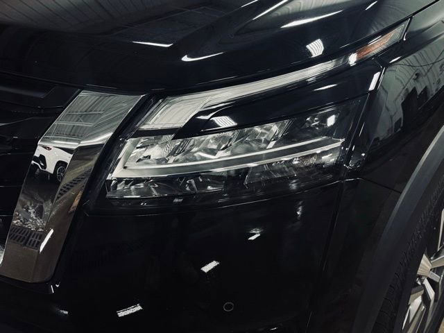 Used 2023 Nissan Pathfinder SL video 2