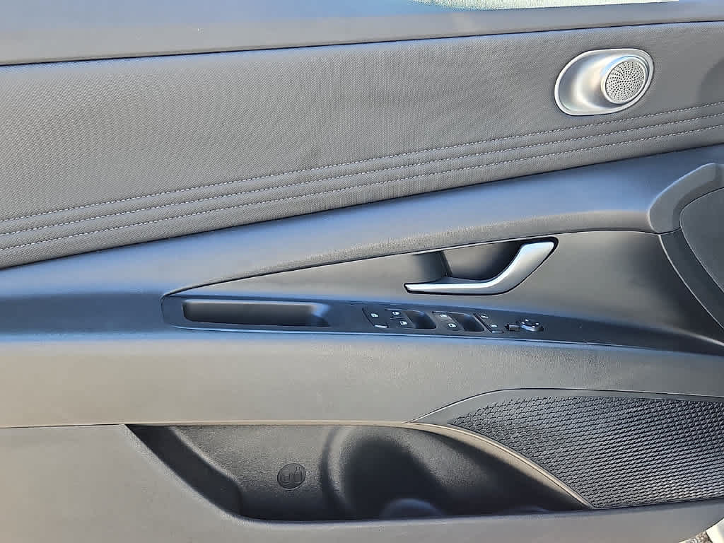 Used 2025 Hyundai Elantra SEL FWD image 11