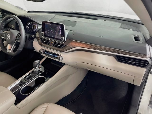 Used 2020 Nissan Altima 2.0 Platinum FWD image 32