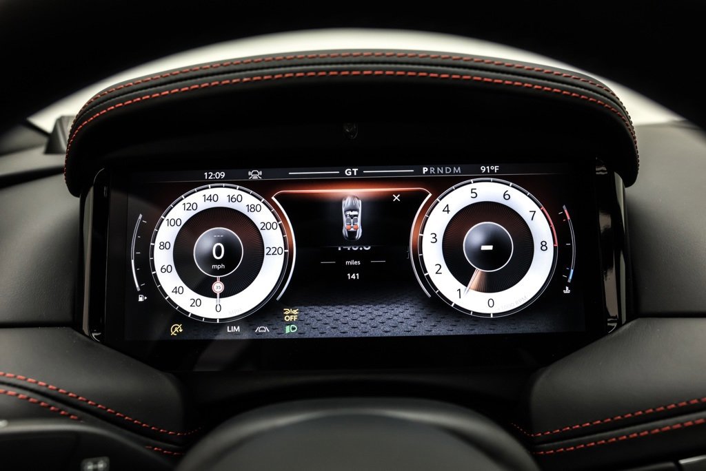 Used 2025 Aston Martin DB12 Coupe image 14