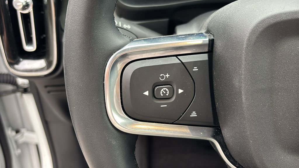 Certified 2026 Volvo XC40 B5 Plus AWD/4WD image 16