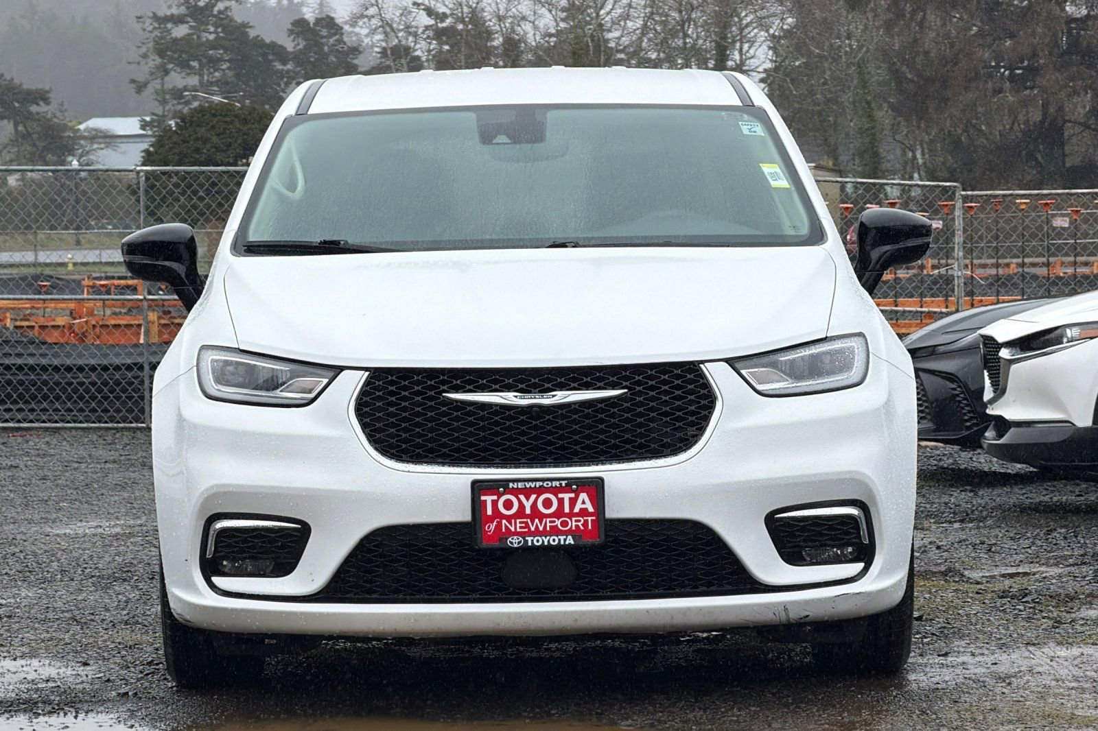 Used 2024 Chrysler Pacifica Touring-L image 6