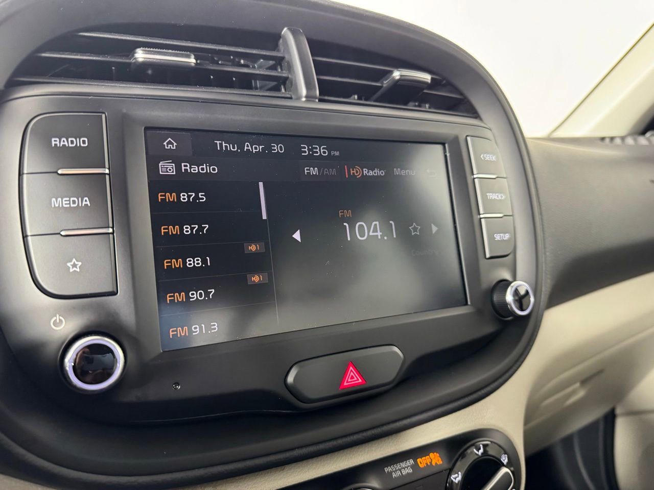 Used 2025 Kia Soul LX w/ LX Technology Package FWD image 16