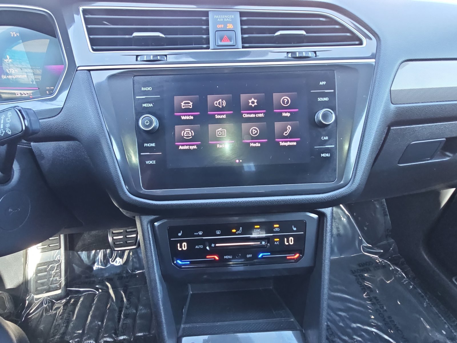 Certified 2024 Volkswagen Tiguan SE R-Line FWD image 22