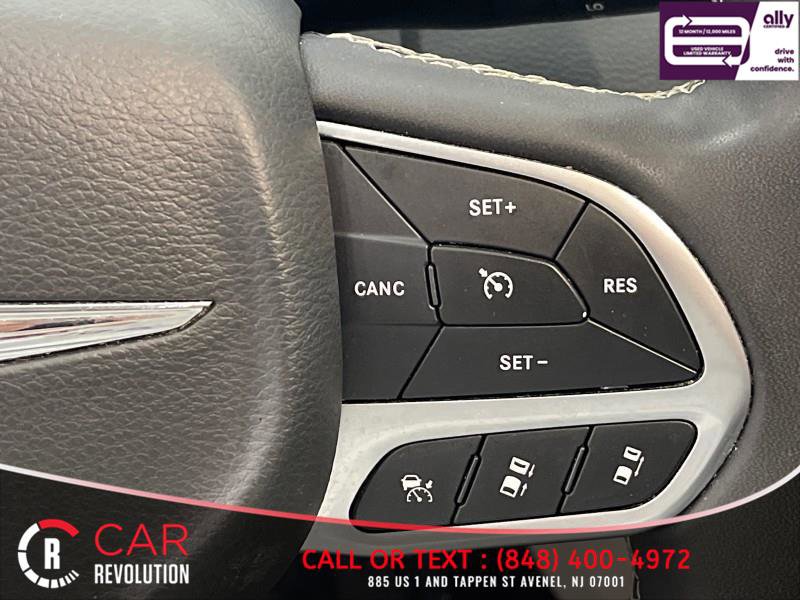 Used 2022 Chrysler Pacifica Touring-L image 25