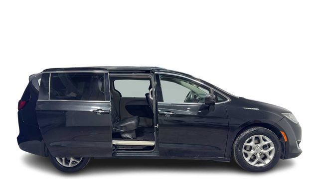 Used 2019 Chrysler Pacifica Touring-L Plus w/ Tire & Wheel Group FWD image 9
