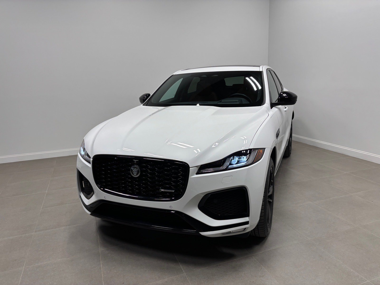 New 2025 Jaguar F-PACE R-Dynamic S AWD/4WD image 2