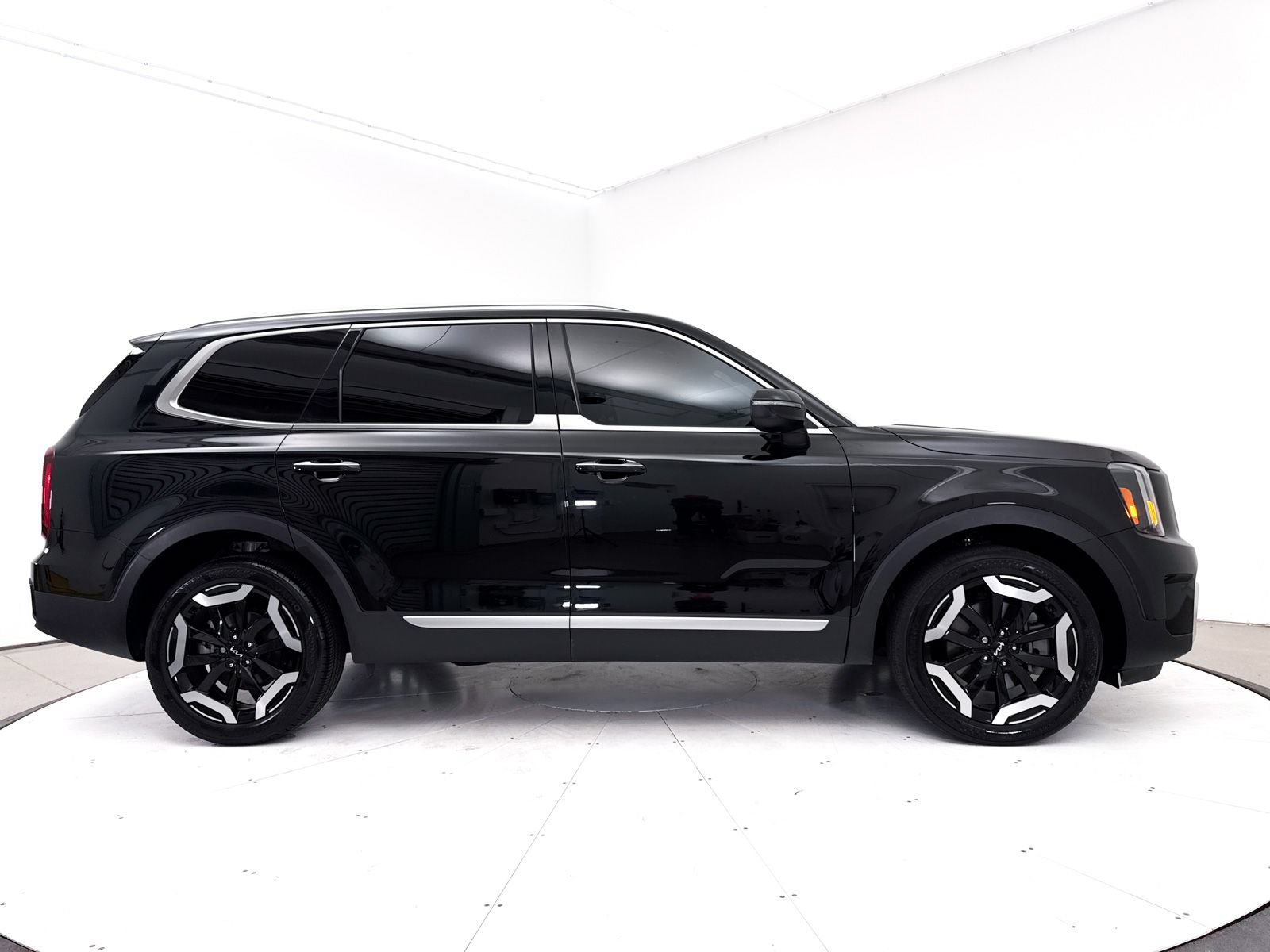Certified 2024 Kia Telluride S w/ S Sunroof Package FWD image 42