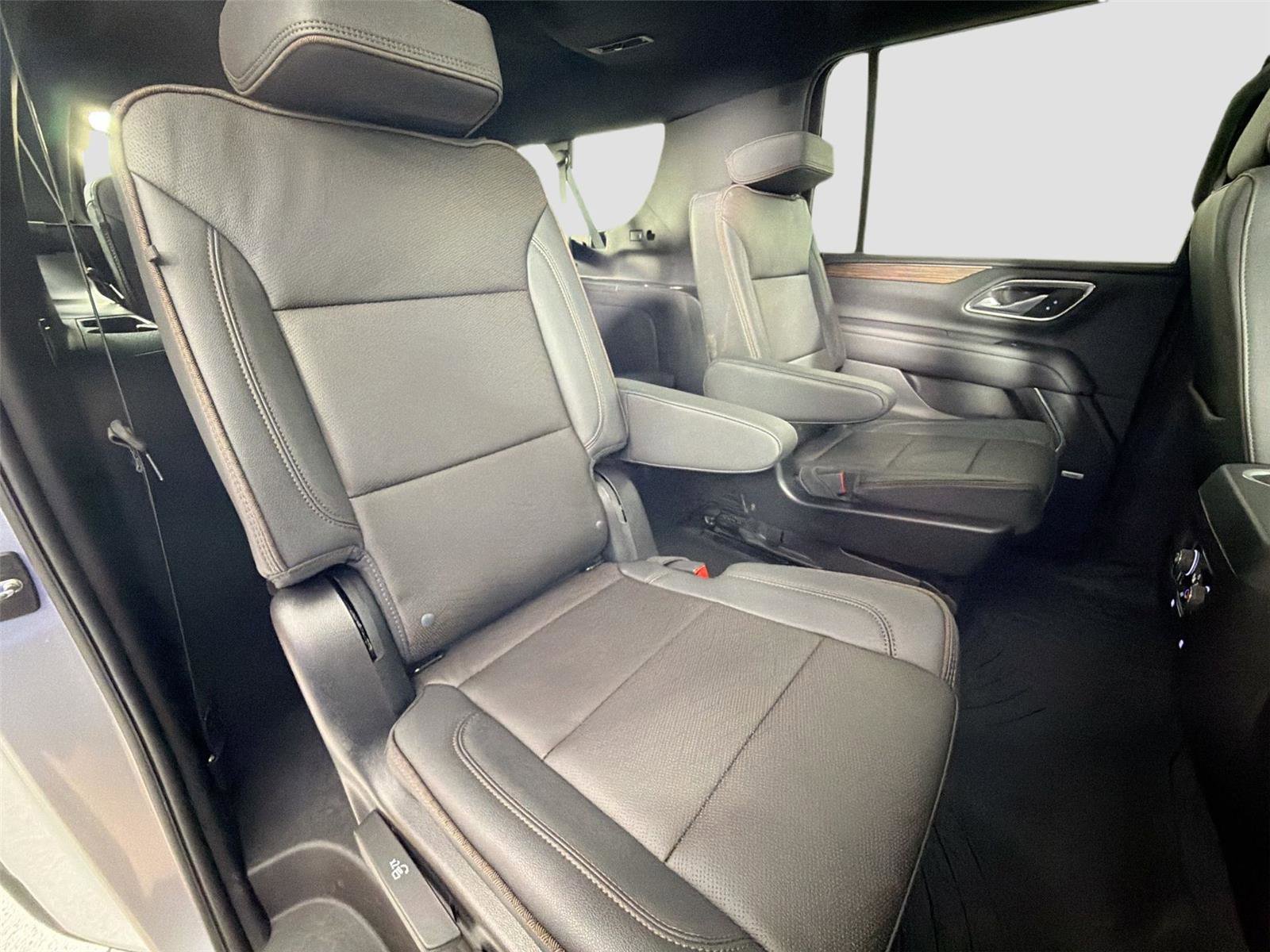 Used 2024 Chevrolet Suburban High Country image 29