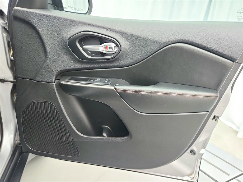 Used 2019 Jeep Cherokee Trailhawk w/ Comfort & Convenience Group image 25