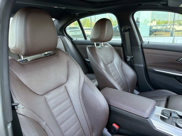 Used 2022 BMW 330i Sedan w/ Premium Package 2 RWD image 19