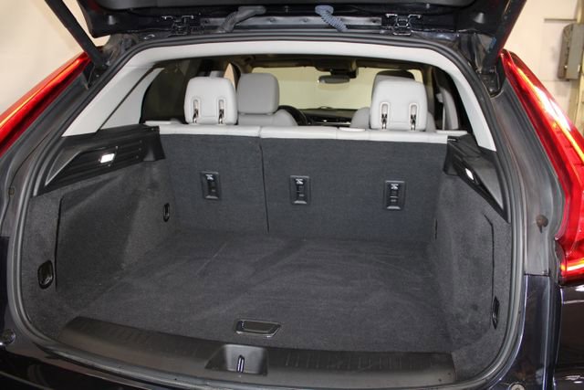 Certified 2023 Cadillac XT4 Luxury w/ Cold Weather Package image 23