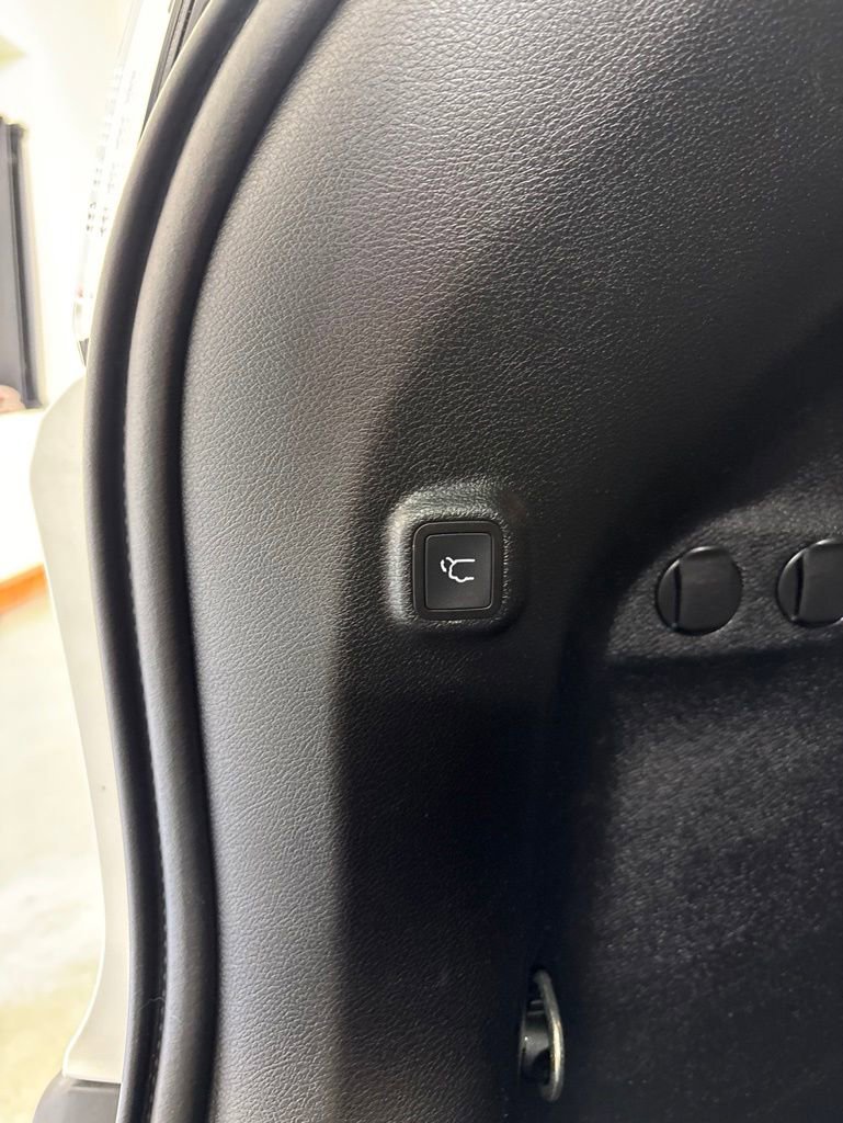 Used 2021 Jeep Cherokee Latitude Lux w/ Comfort/Convenience Group AWD/4WD image 10