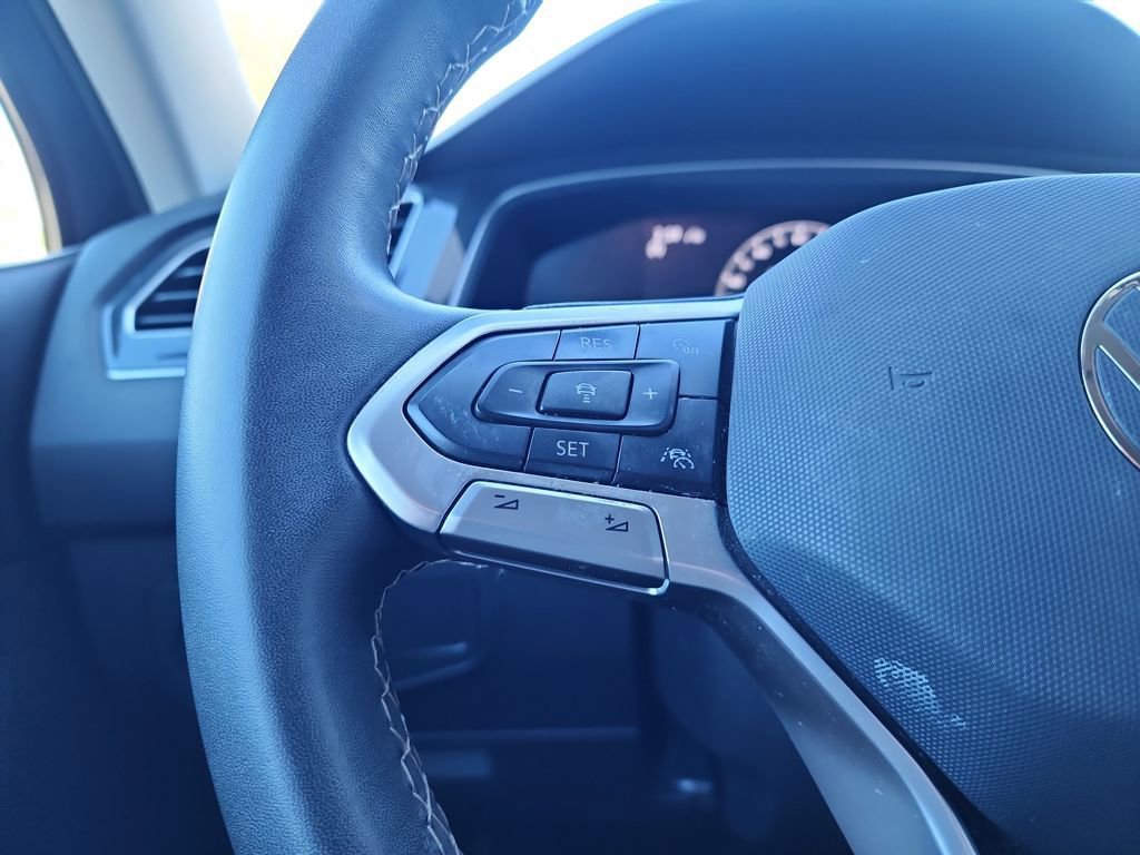 Used 2024 Volkswagen Tiguan SE image 21