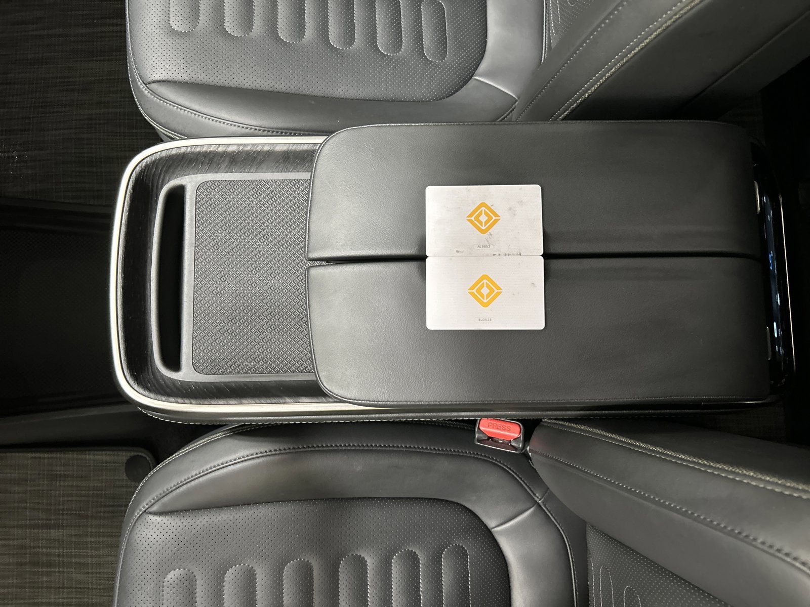 Used 2023 Rivian R1S Adventure image 31