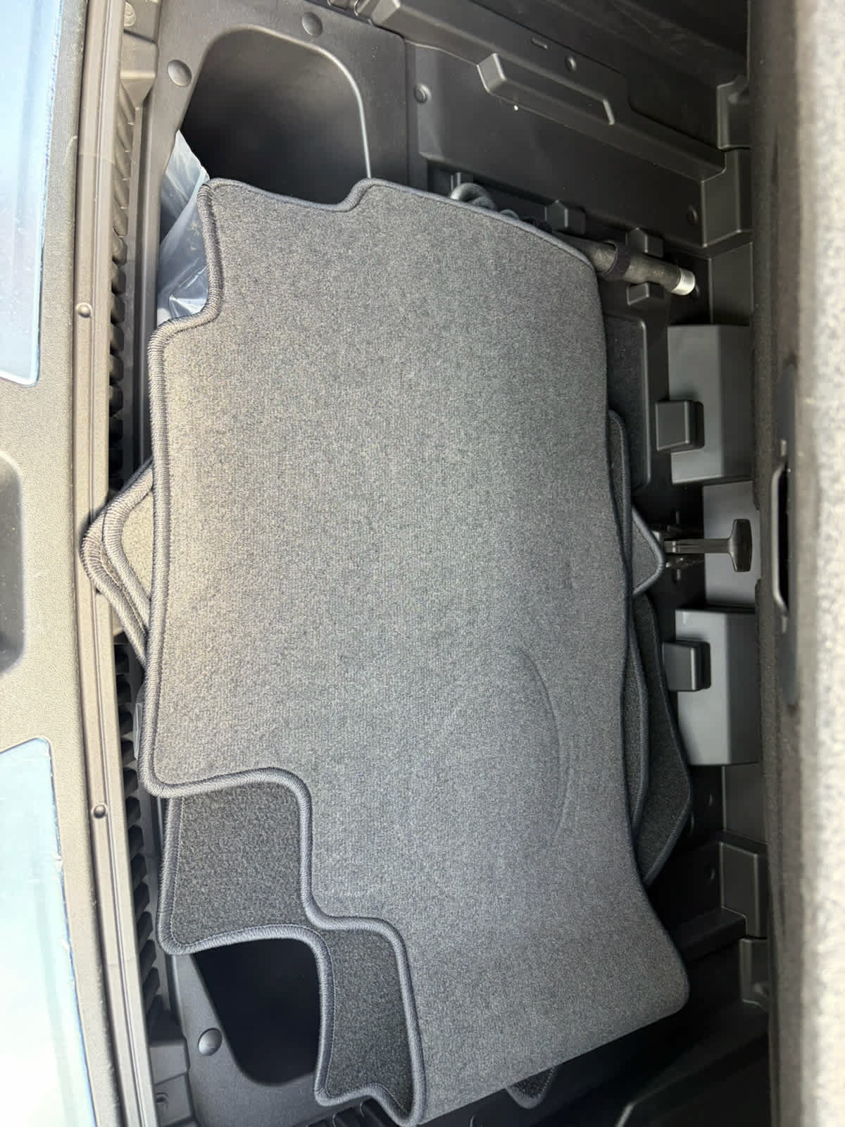 Used 2025 Cadillac Optiq Luxury 1 w/ LPO, Floor Liner Package AWD/4WD image 28