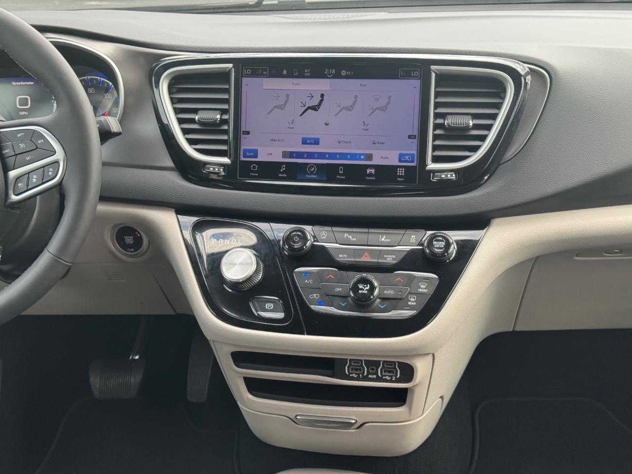 Used 2024 Chrysler Pacifica Touring-L image 16