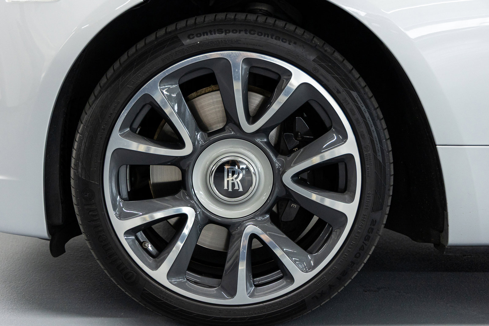 Used 2017 Rolls-Royce Dawn image 20