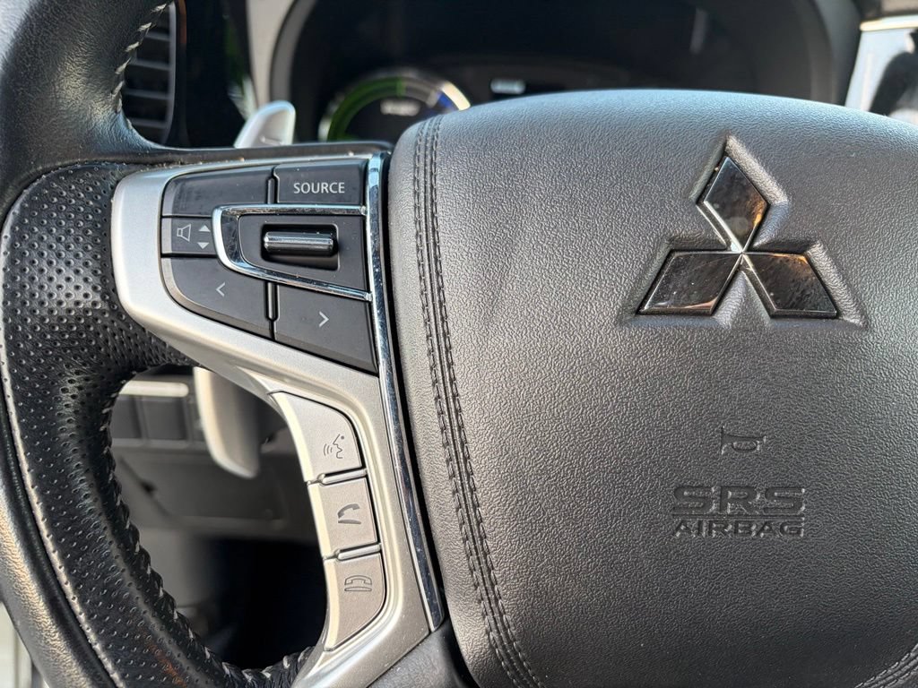 Used 2021 Mitsubishi Outlander 4WD Plug-In Hybrid image 29