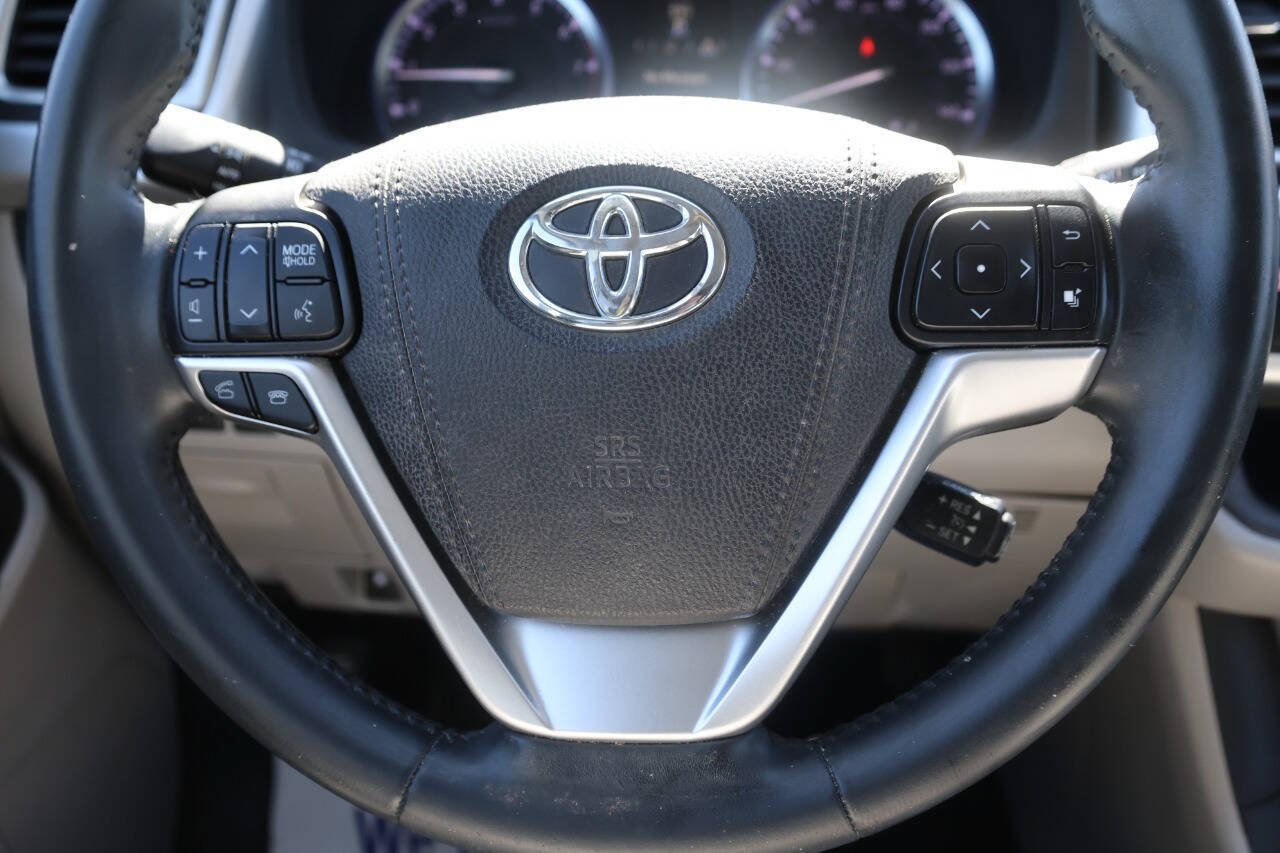Used 2016 Toyota Highlander XLE AWD/4WD image 18