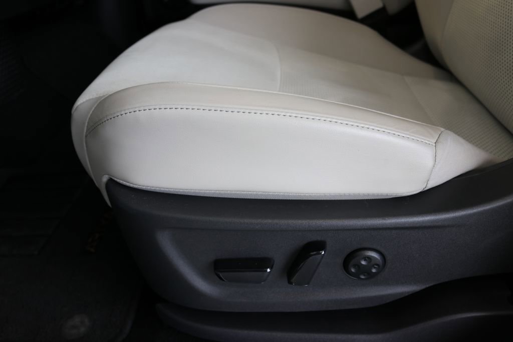 Used 2023 Nissan Ariya AWD image 16