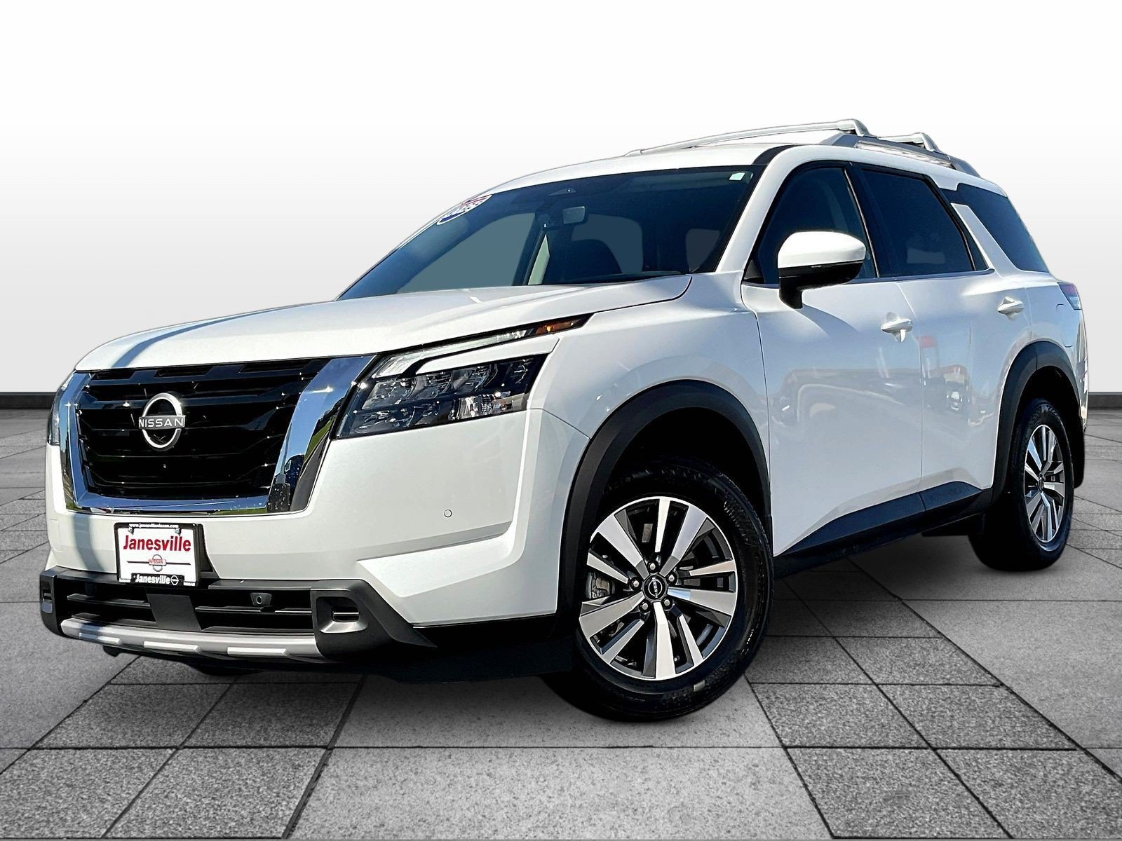 Certified 2025 Nissan Pathfinder SL AWD/4WD image 3