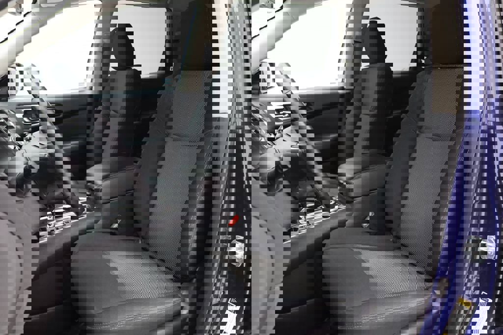 Used 2020 Nissan Pathfinder SV image 16