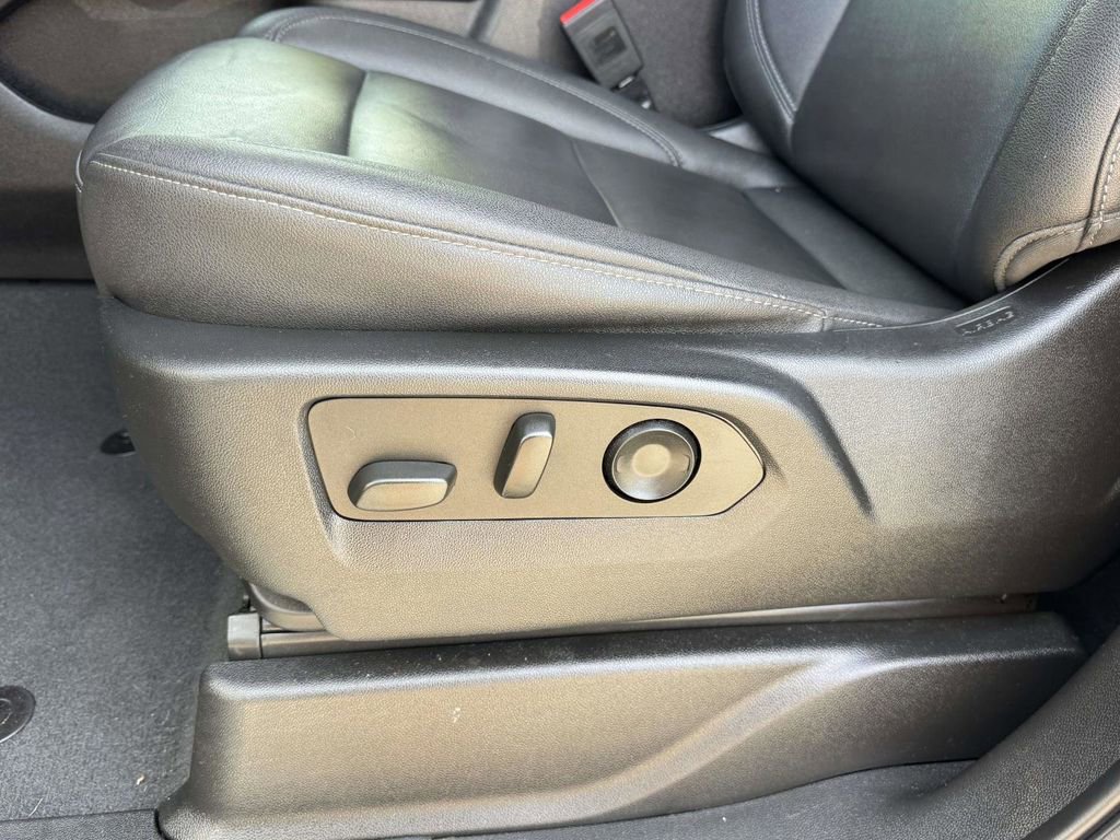 Used 2023 Chevrolet Tahoe Z71 w/ Luxury Package AWD/4WD image 20