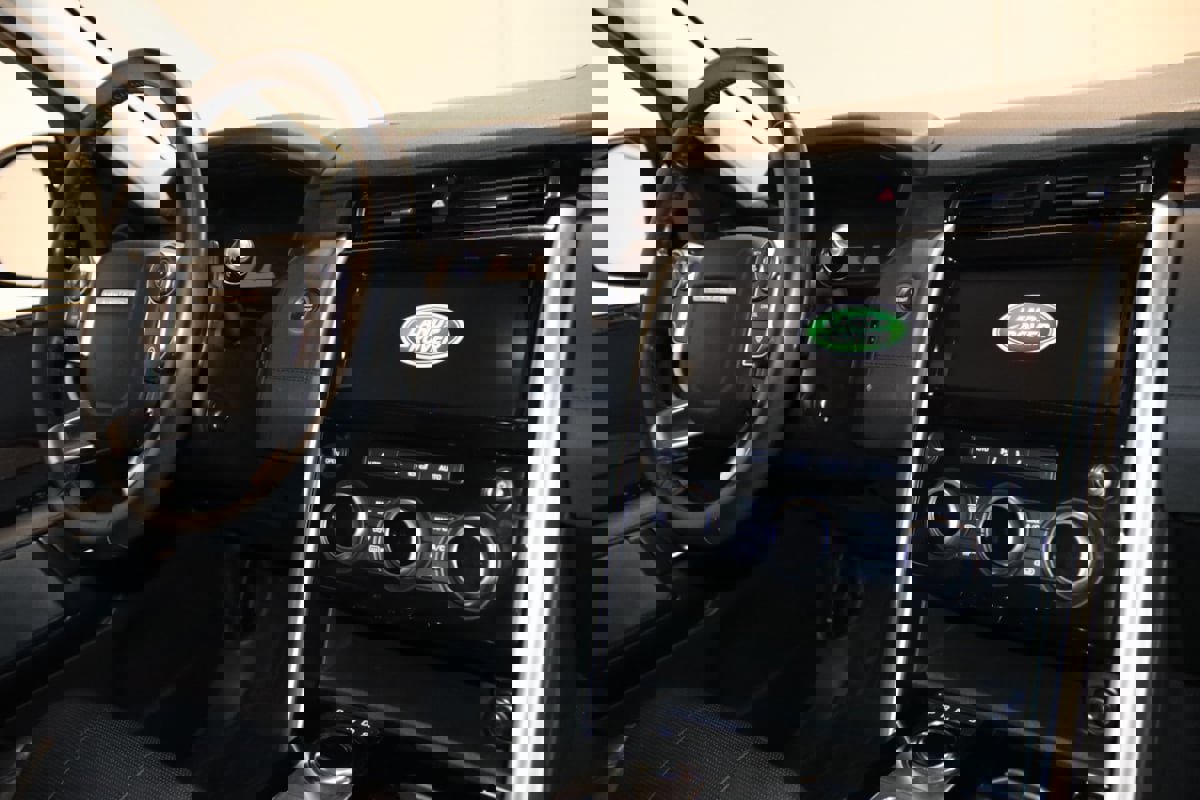 Used 2018 Land Rover Discovery HSE image 58