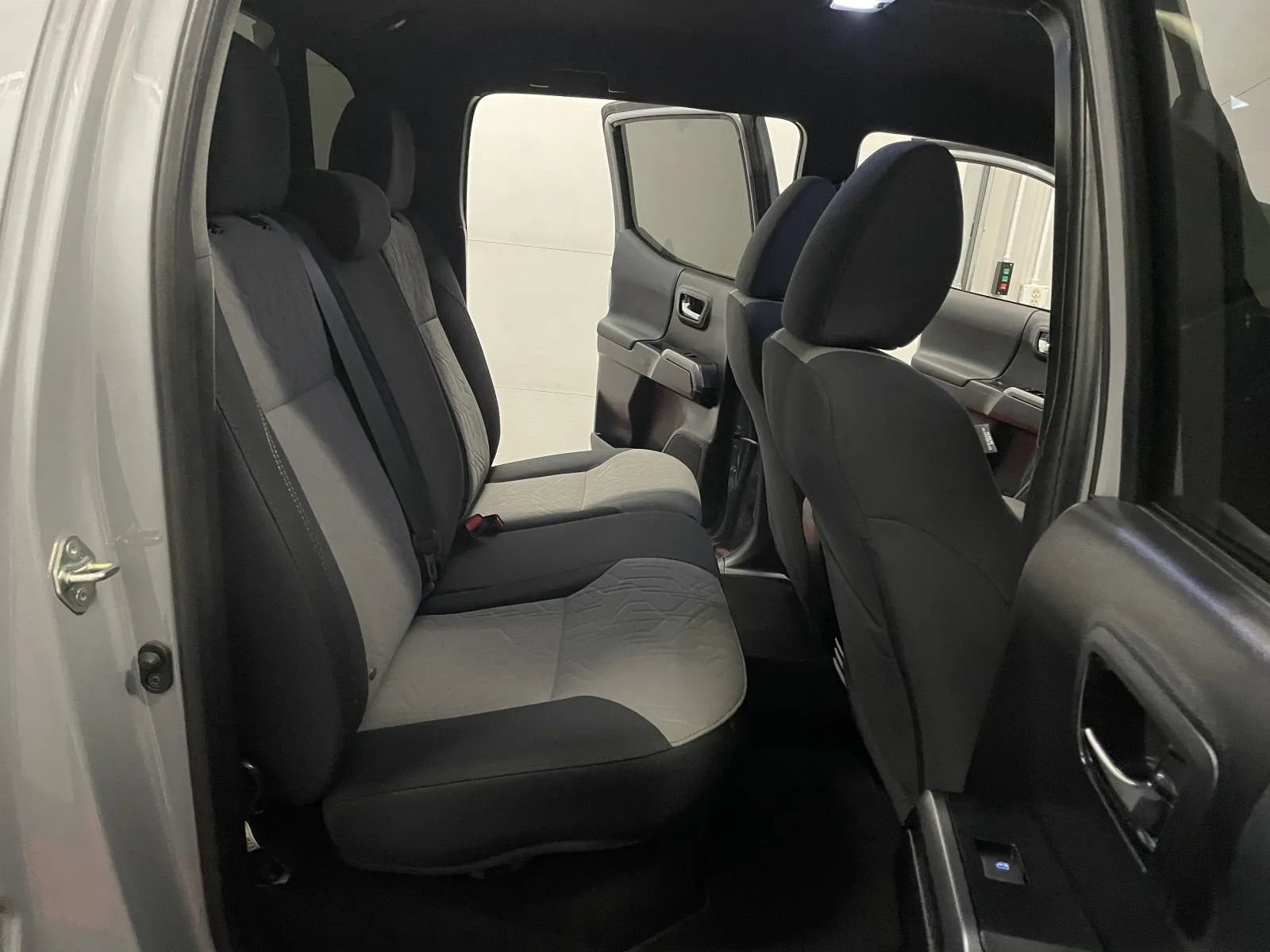 Used 2020 Toyota Tacoma TRD Sport w/ Technology Package image 42