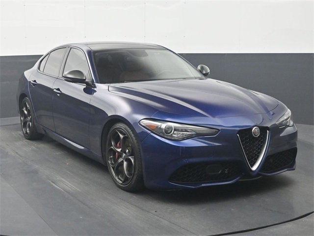 Used 2019 Alfa Romeo Giulia Base image 2