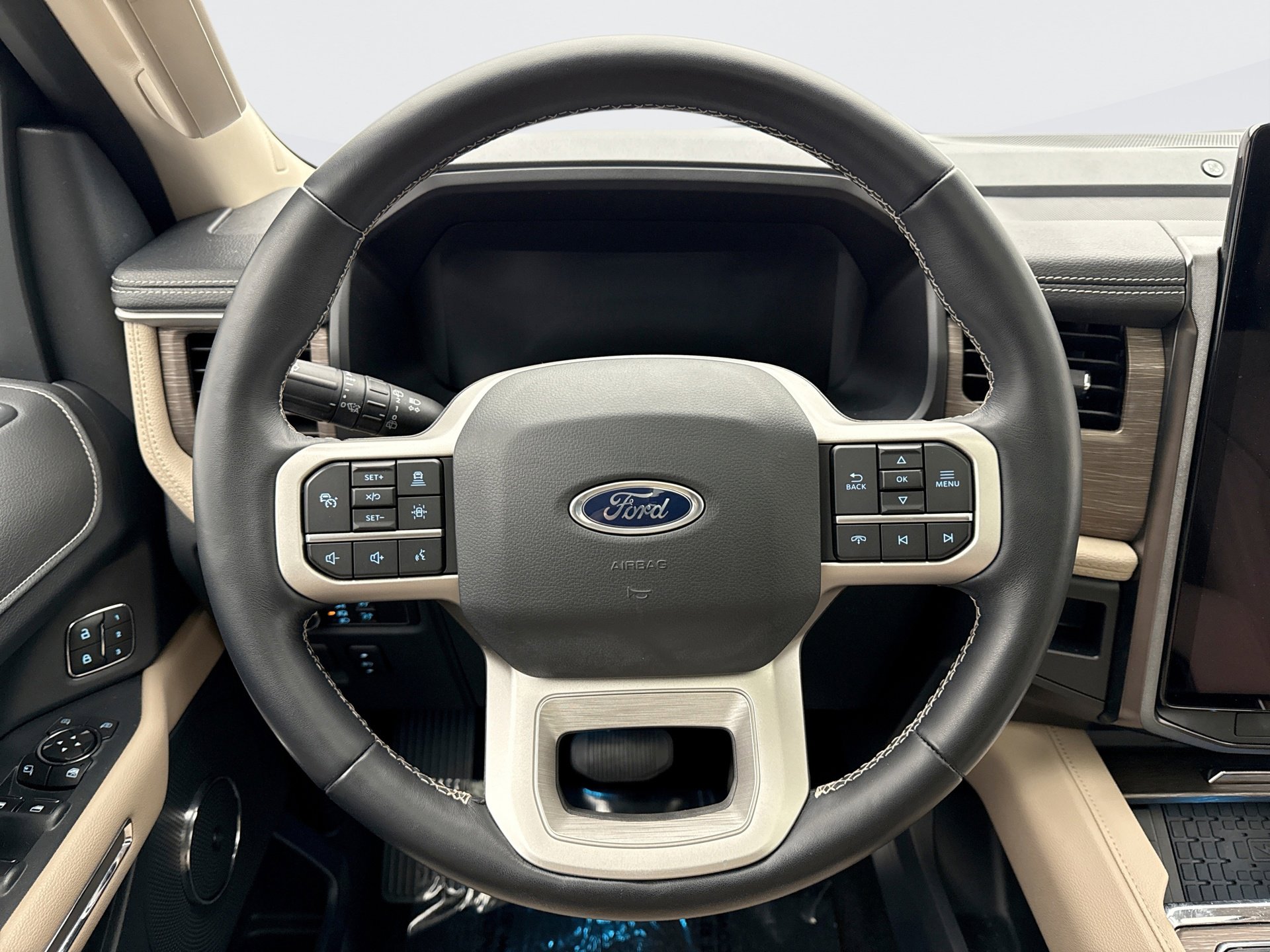 Used 2022 Ford Expedition Limited image 12