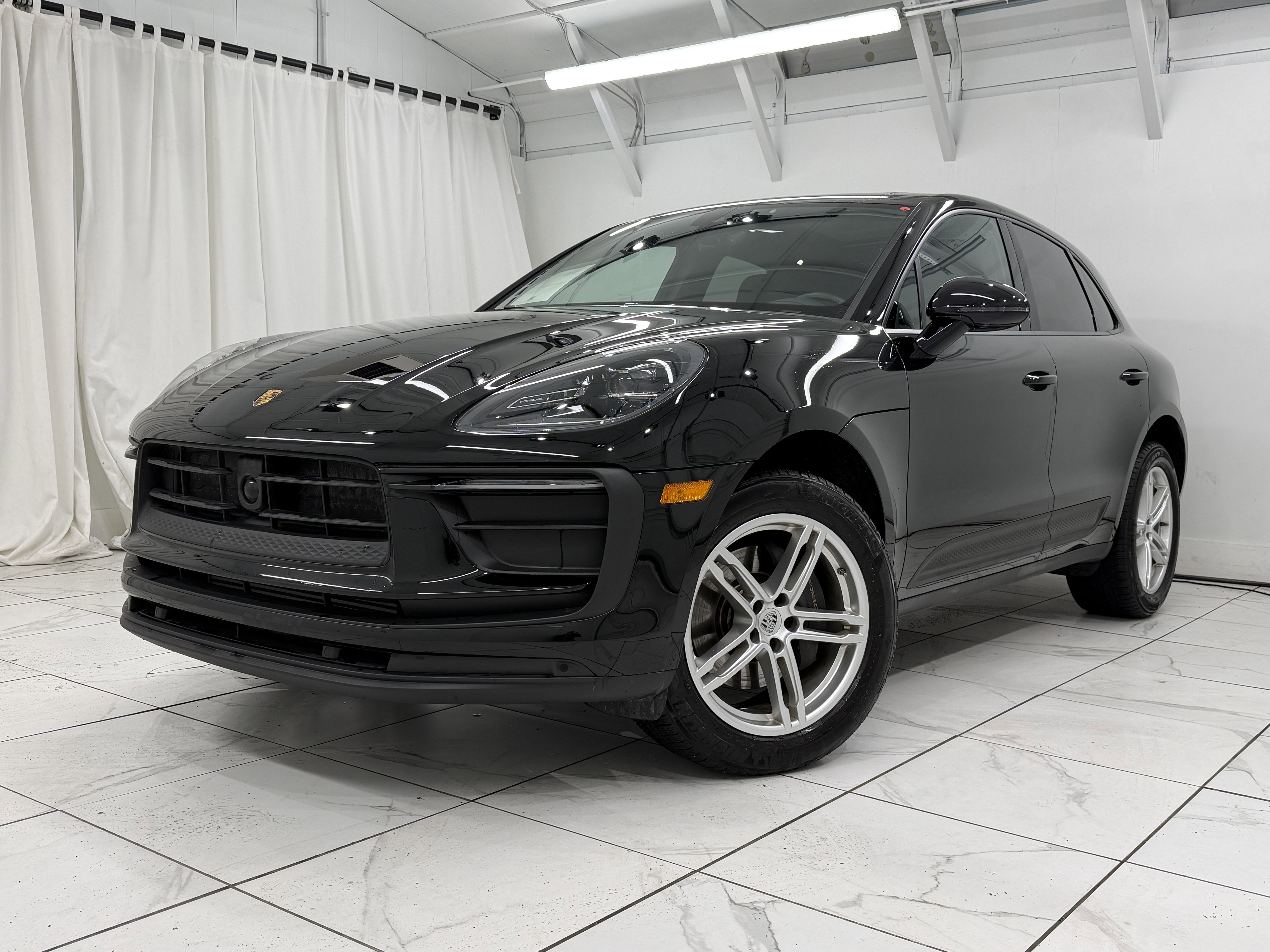Certified 2025 Porsche Macan image 7