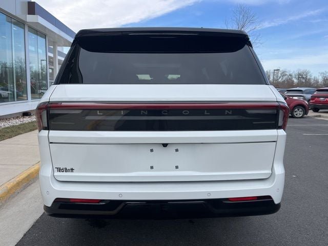 Used 2025 Lincoln Navigator L Black Label AWD/4WD image 8
