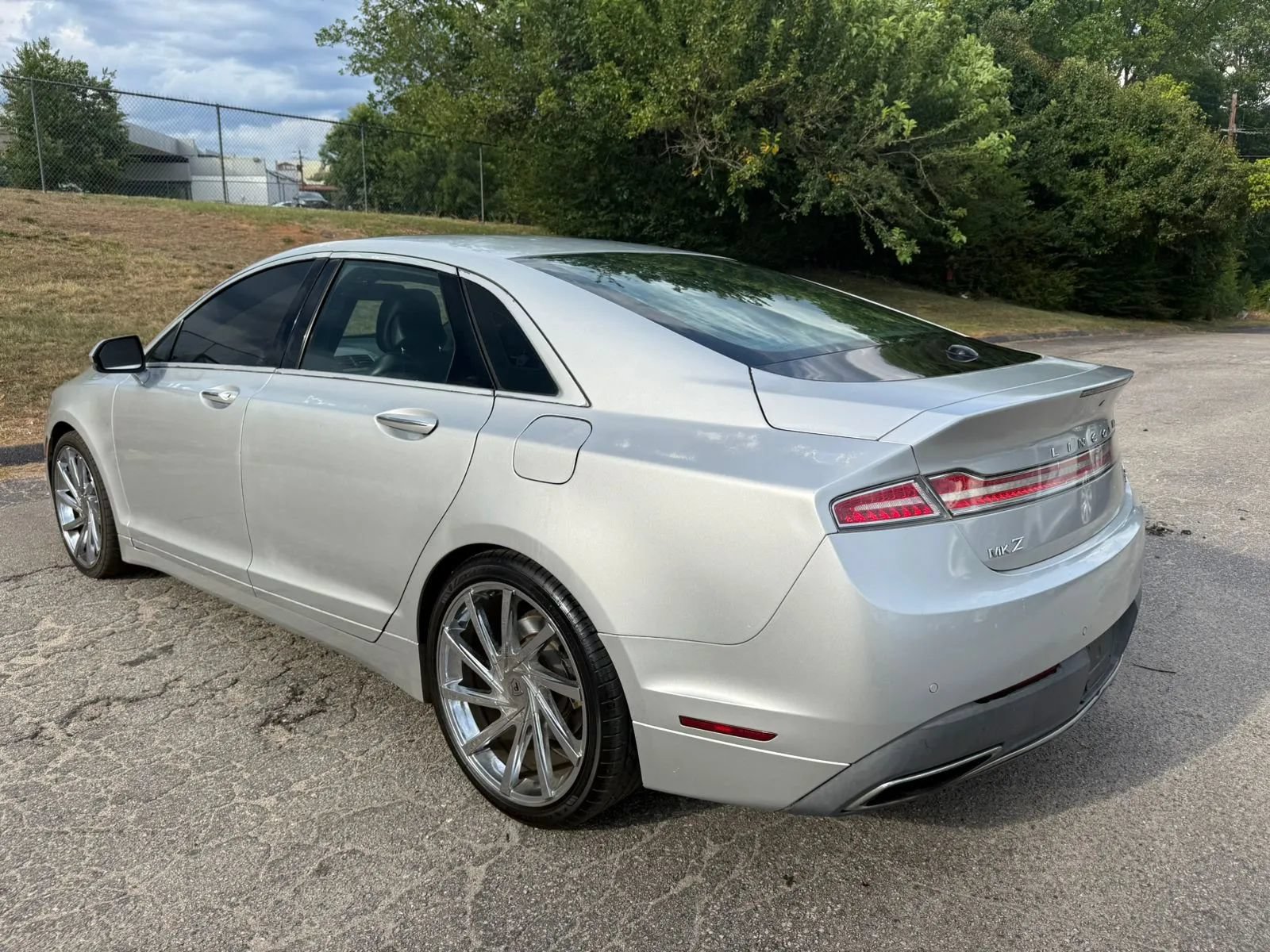 Used 2017 Lincoln MKZ Reserve FWD image 4