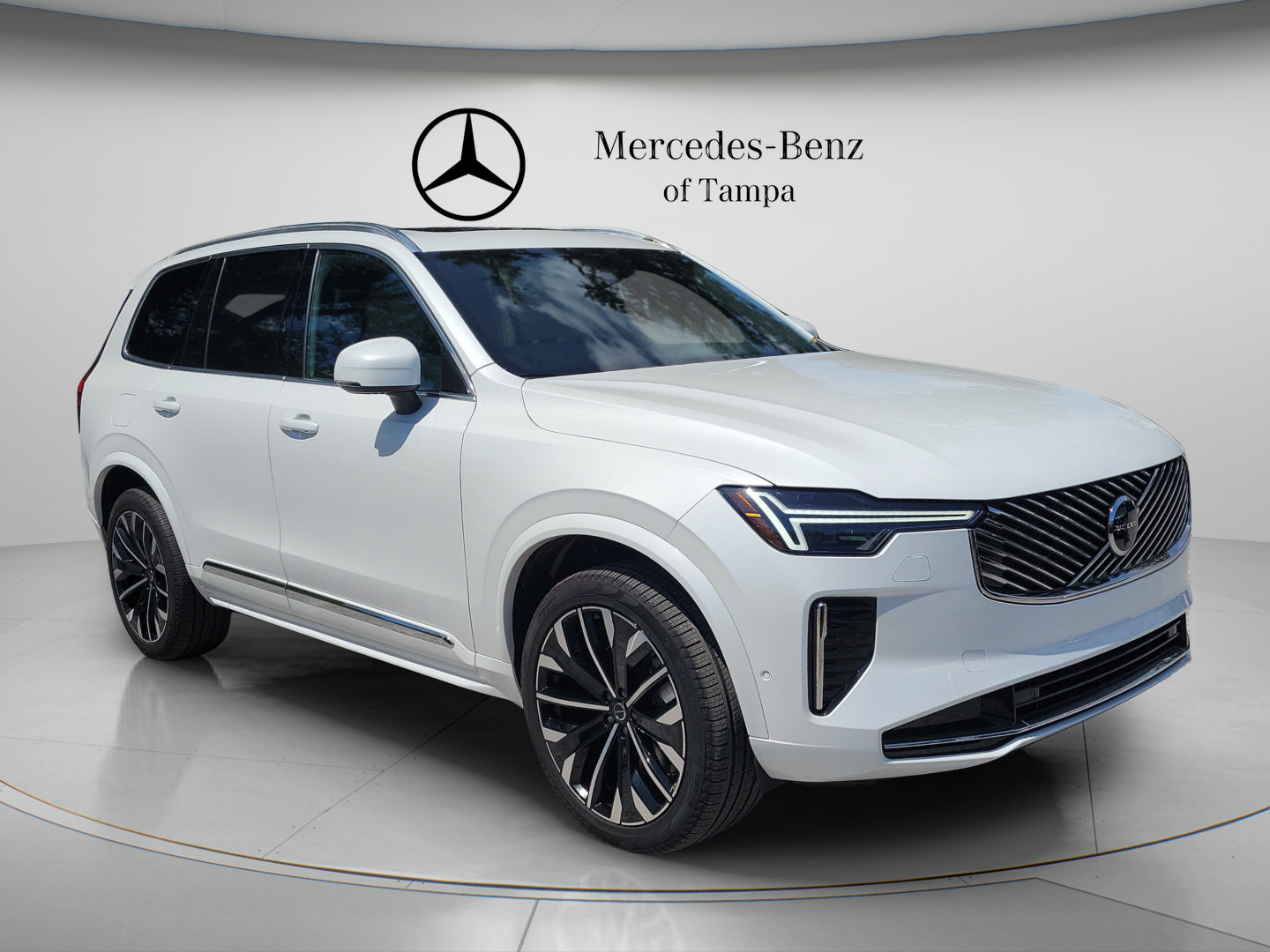 Used 2026 Volvo XC90 B5 Plus w/ Protection Package Premier AWD/4WD image 4