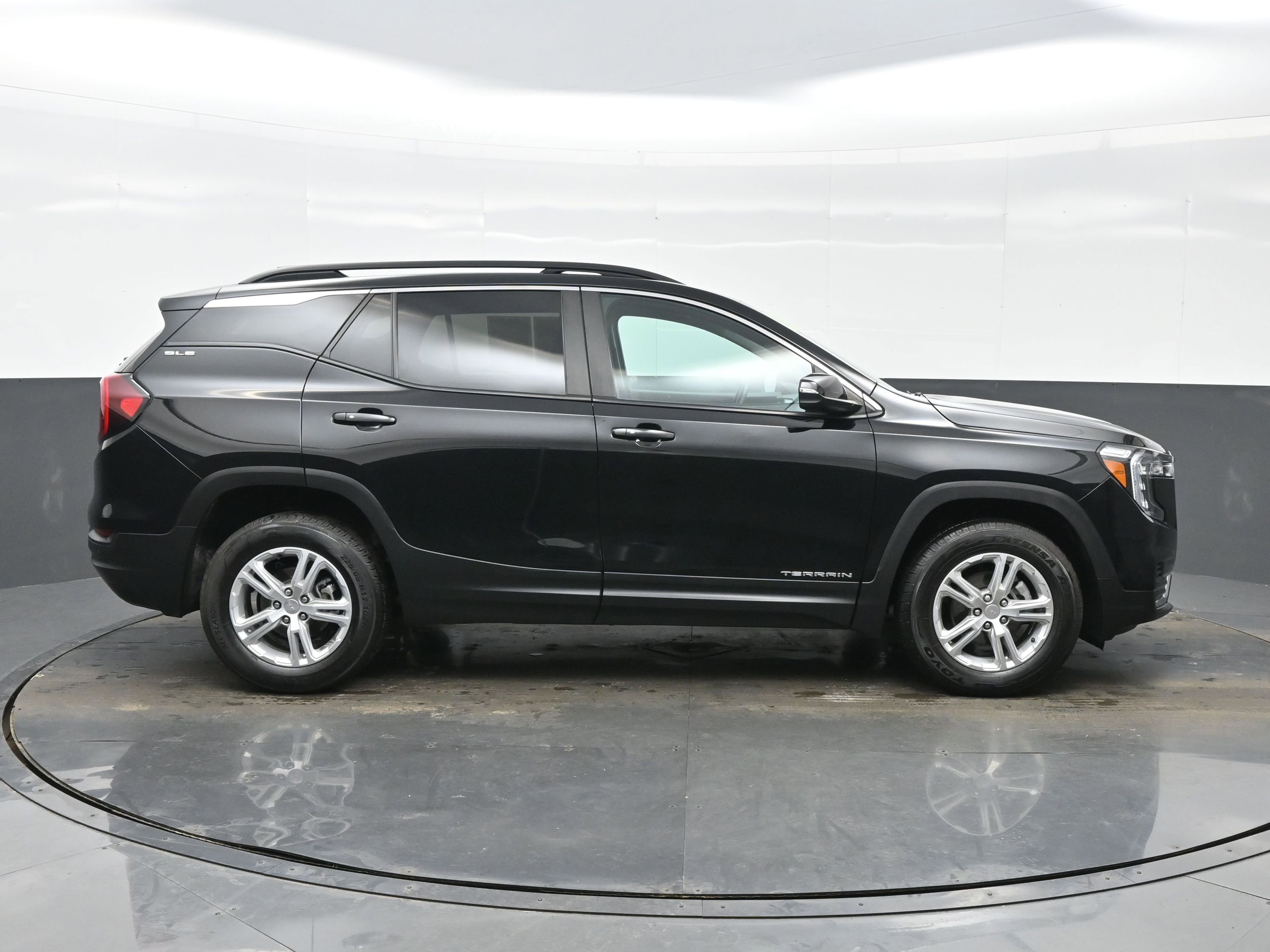 Used 2022 GMC Terrain SLE w/ Driver Convenience Package image 7