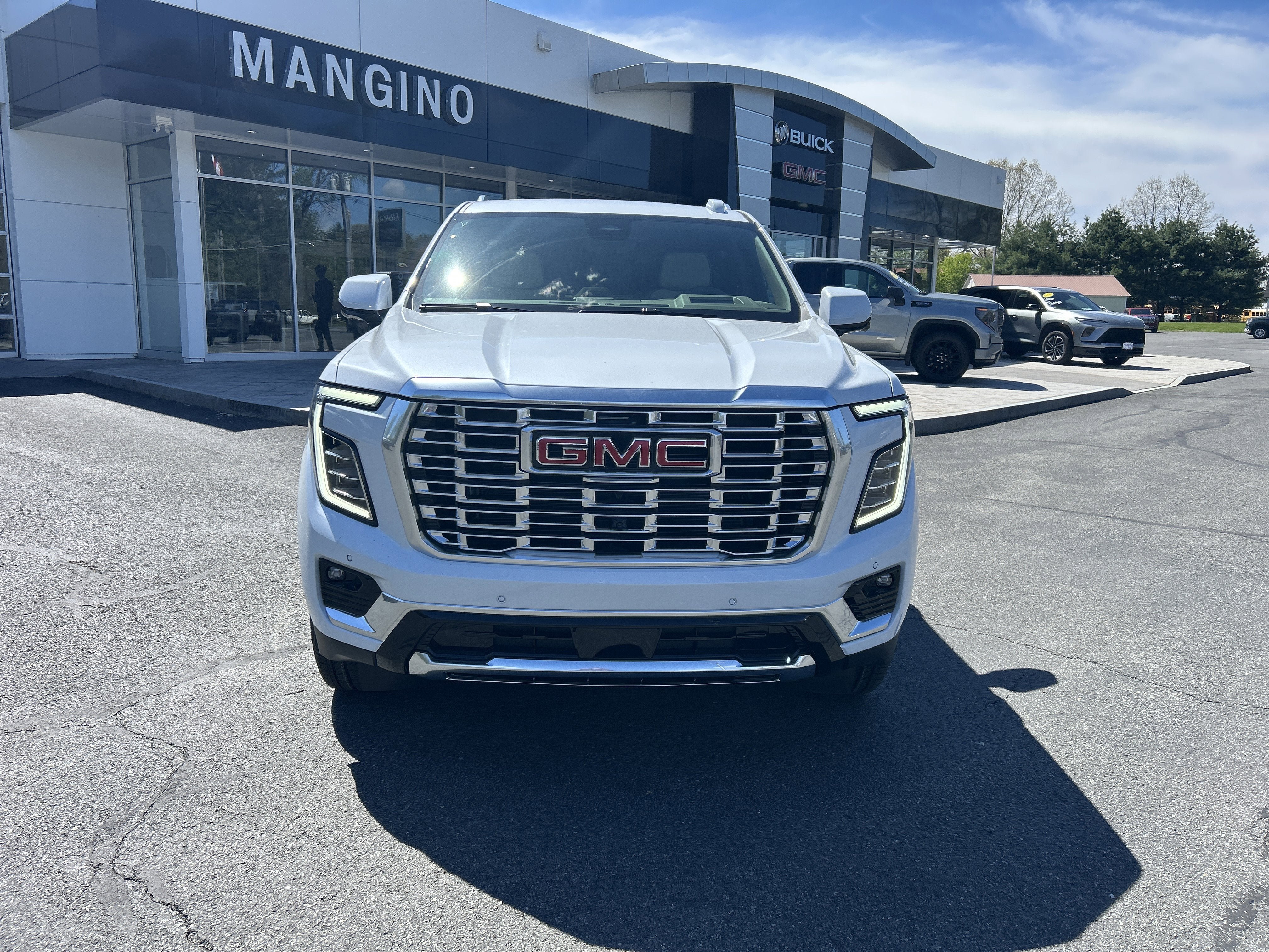 New 2026 GMC Yukon Denali w/ Denali Reserve Package AWD/4WD image 17