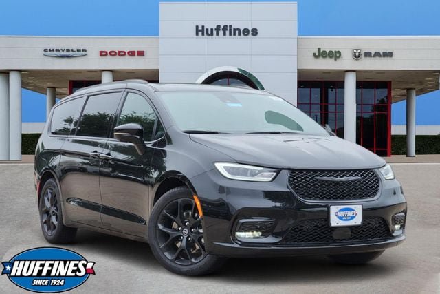 New 2026 Chrysler Pacifica Limited