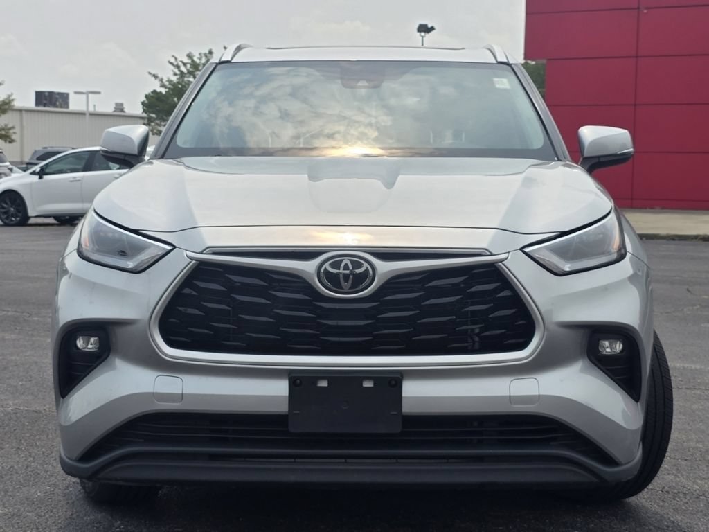 Used 2022 Toyota Highlander XLE FWD image 10